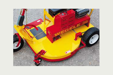 Heavy-duty deck with added anti-scalp wheel support for stability